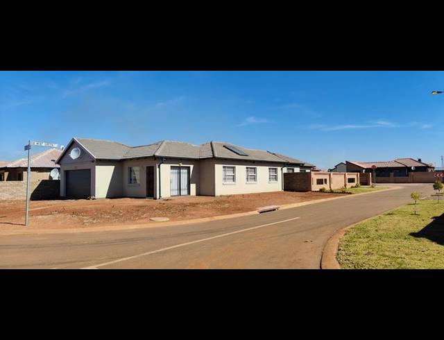 4 BEDROOM HOUSE FOR SALE IN LENASIA SOUTH